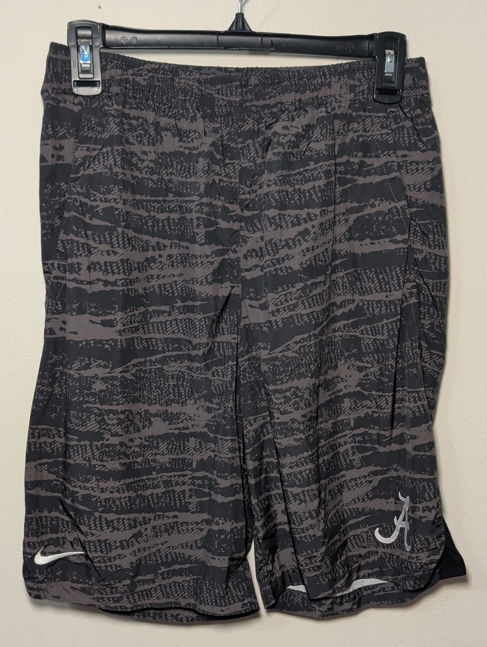 Nike University of Alabama Pattern Shield Shorts Gray Black Athletic Boy Size XL